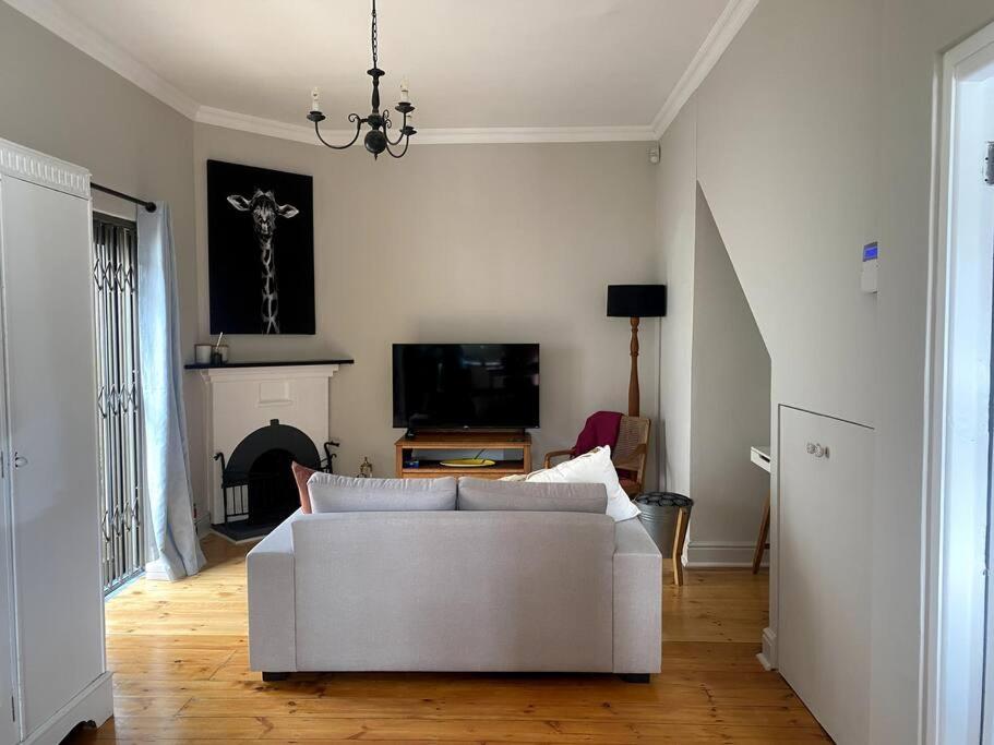 Milner Cottage: Digital Nomad Oasis *