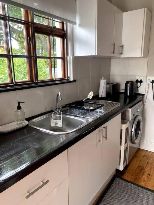 Milner Cottage: Digital Nomad Oasis Apartment